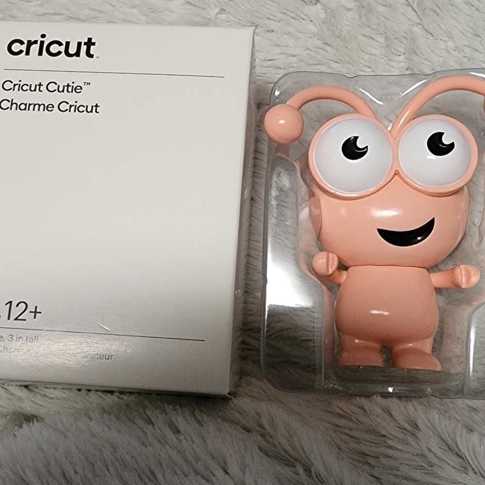 Cricut Cutie "Coral" New in Box. Great addition to your craft room